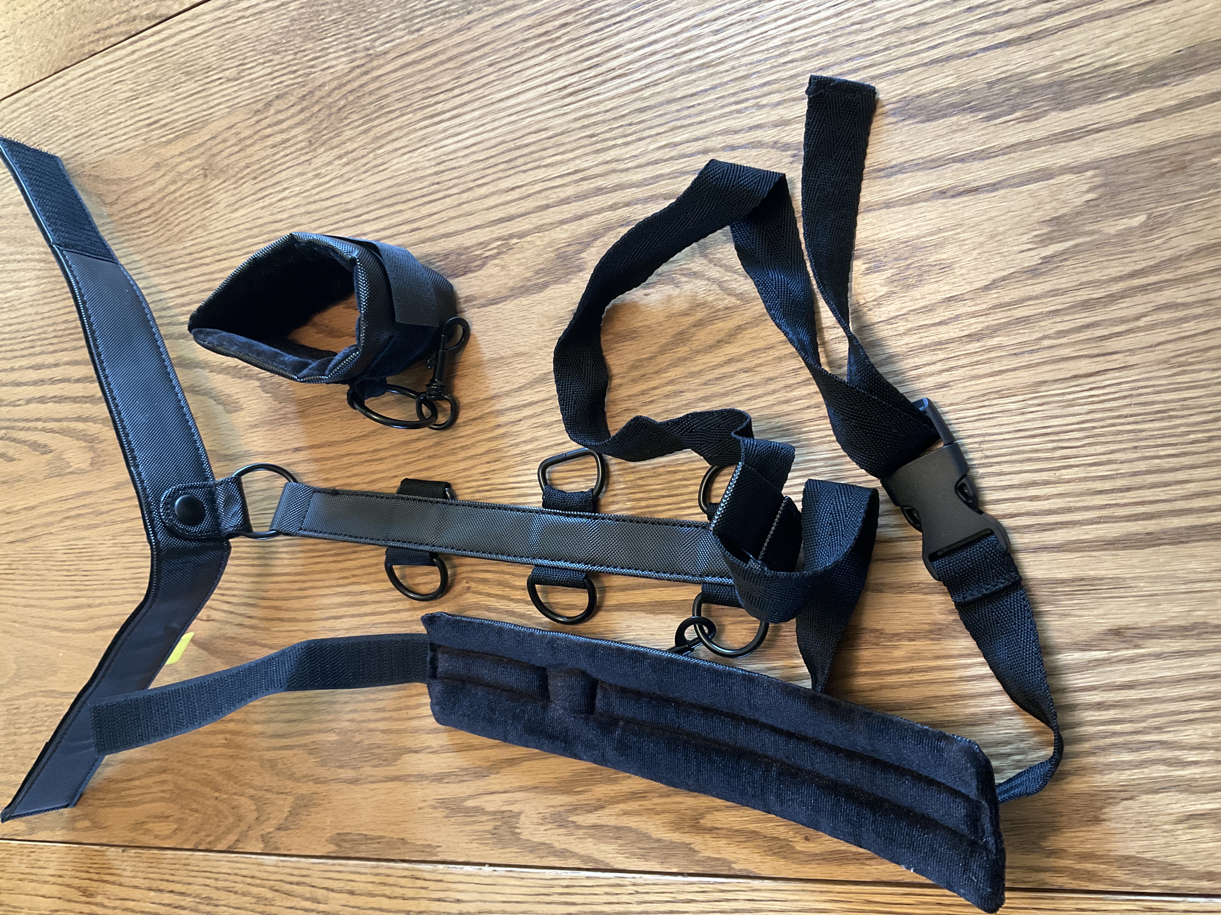 Pictured is the detail on the belly strap of the CalExotics Boundless Collar Body Restraint. Pictured is the detail on the belly strap of the CalExotics Boundless Collar Body Restraint.