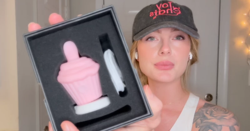 Like a Kitten— Cake Eater Flicker Stimulator Review Like a Kitten— Cake Eater Flicker Stimulator Review