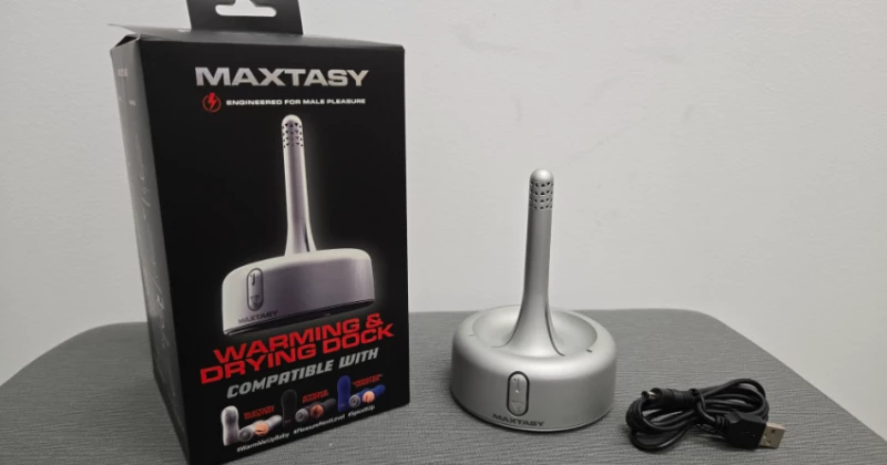 Maxtasy: Stroker Warming + Drying Dock Review Maxtasy: Stroker Warming + Drying Dock Review
