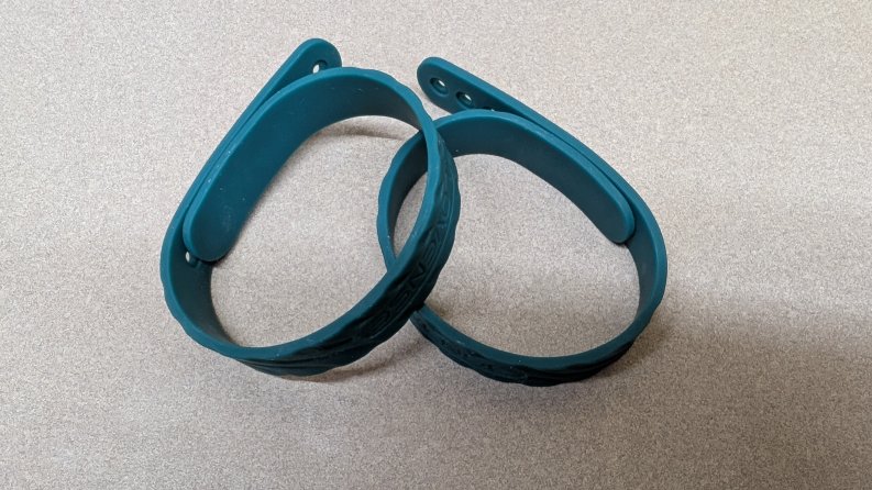 Featured is the adjustable silicone bands included in the package.