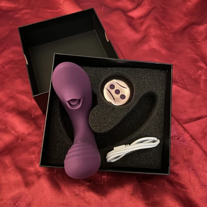 Only Halfway There: Tracy's Dog Clitoral Licking G Spot Vibrator Falls Short of Double the Pleasure