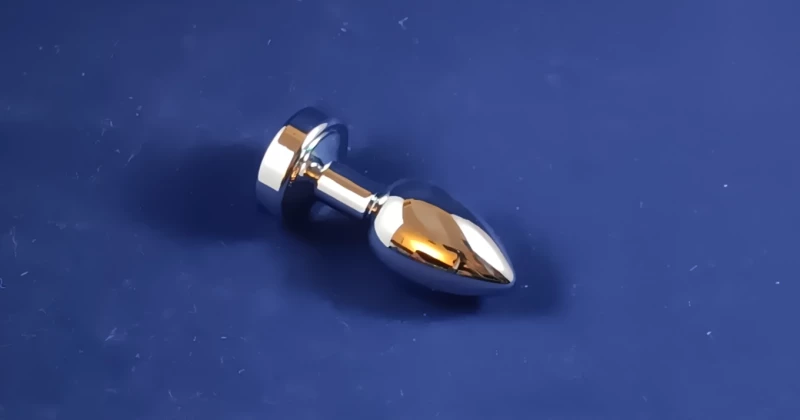 Booty Sparks Light Up Small Anal Plug Review: ♪ Pants Party! ♪