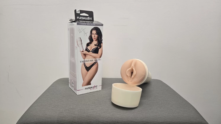 Fleshlight Valentina Nappi Review: Campo de' Fiori Texture Fleshlight Valentina Nappi Review: Campo de' Fiori Texture