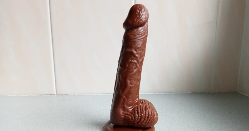 Beauty Molly - 8" Realistic Black Dildo Review