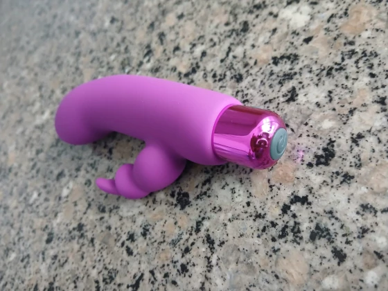 Swimming to an Orgasm with Swan's Alice's Bunny