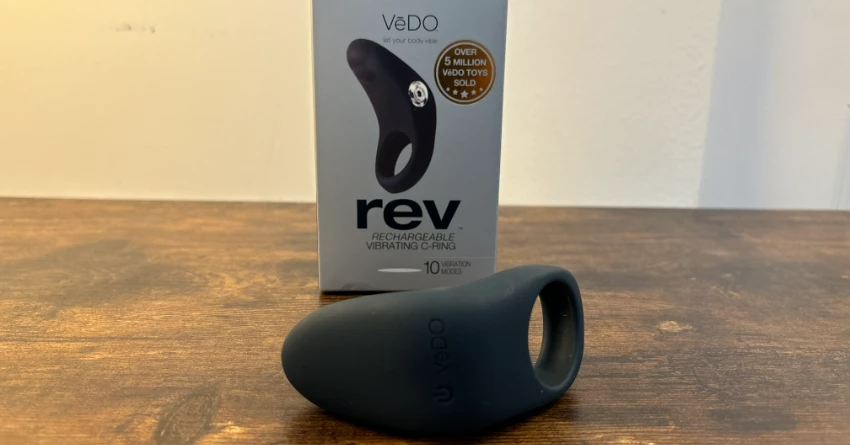 When the Buzz Benefits You Both  VeDO Rev in Bed Review - ToyChats