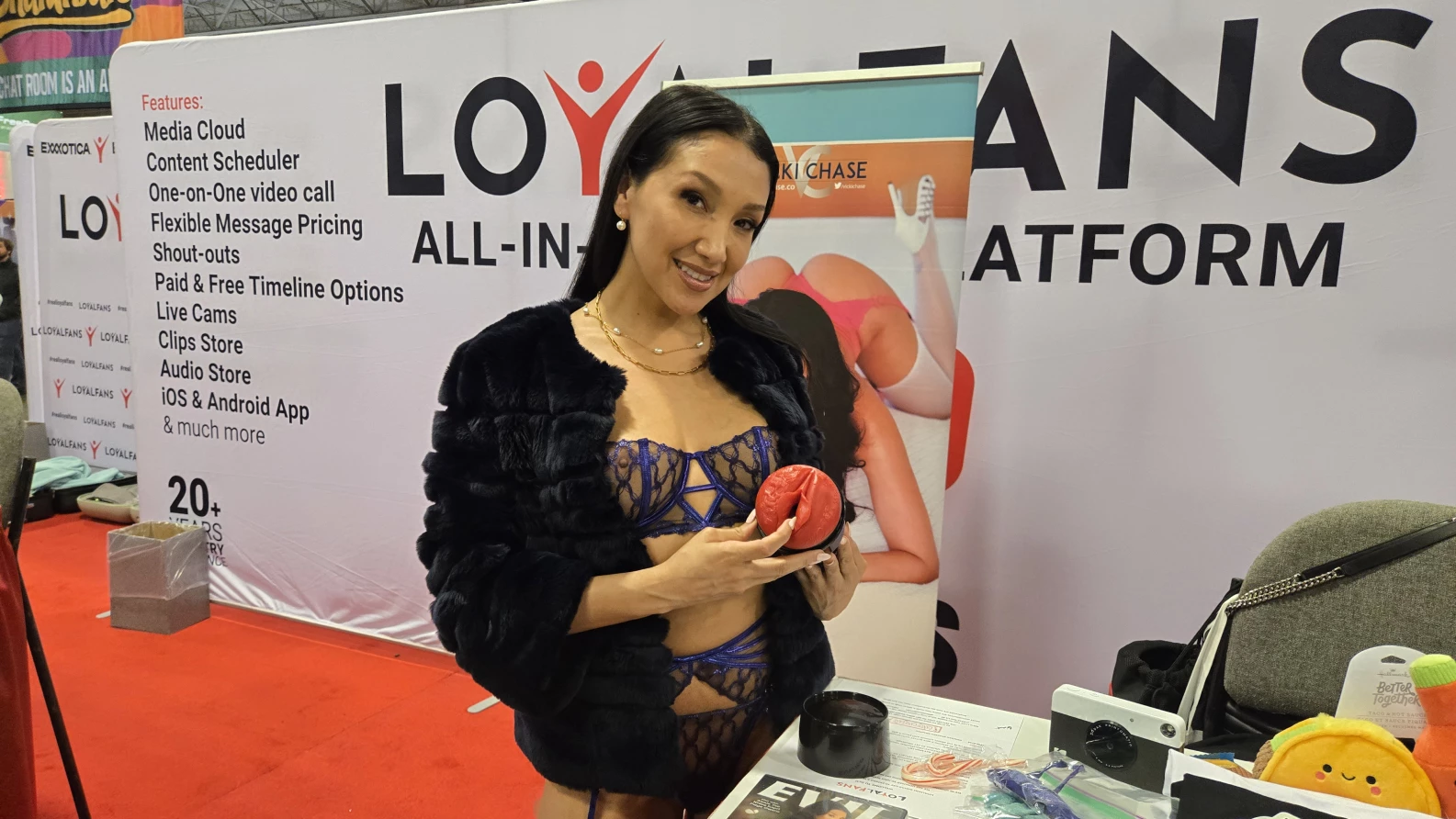Fleshlight's Vicki Chase Sex Toy Review... Wickedly Sexy! - ToyChats
