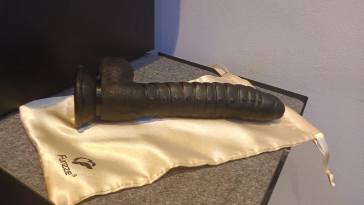 9" Black Fantasy Dildo From Funzze (review) Made Me Enjoy Anal All Over Again