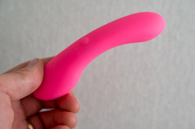 The Mini Wand Glow in the Dark Vibe From Swan is a Tiny Curve with a Bright Attitude