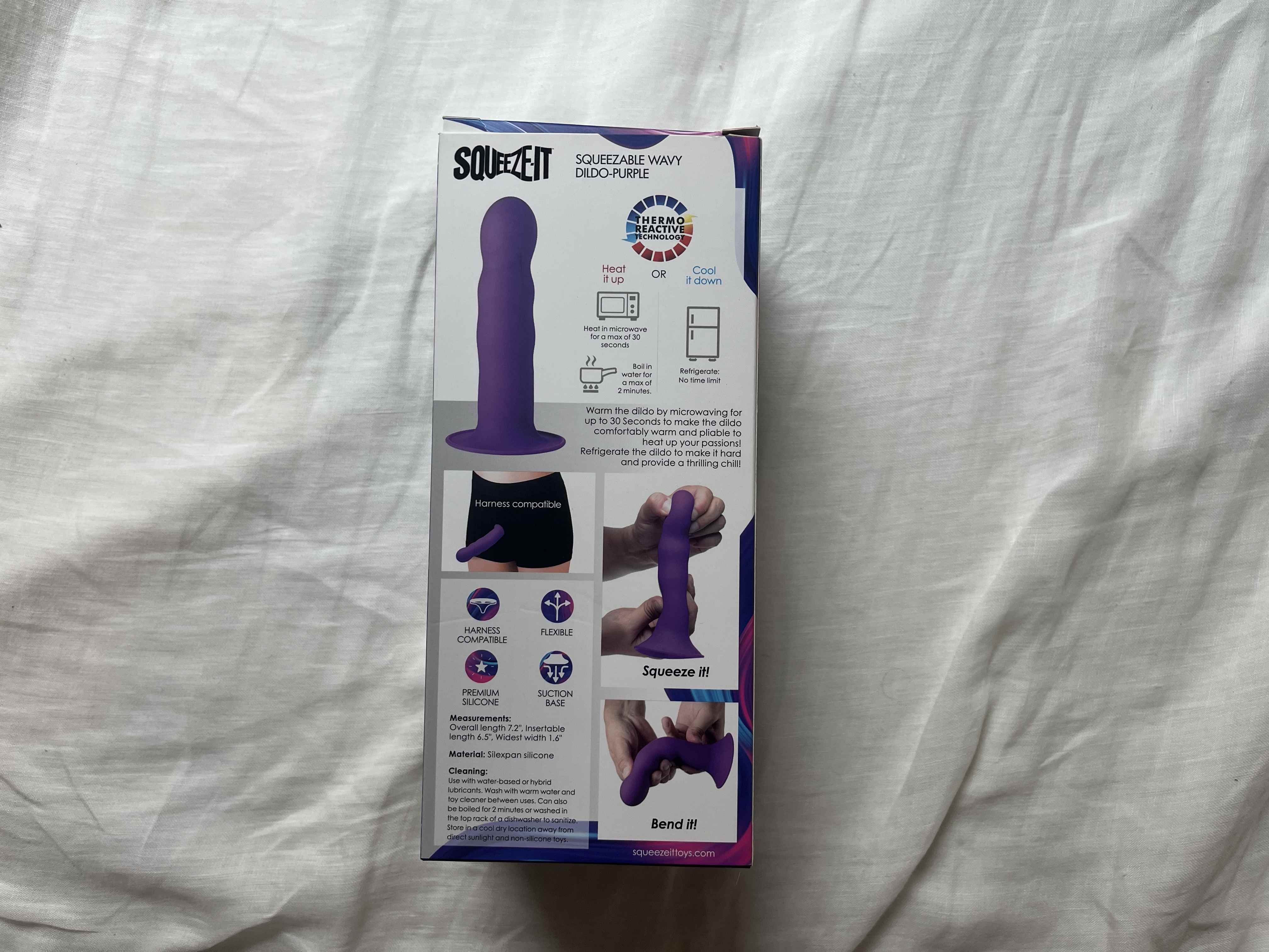 The photo shows a cardboard box with the Squeeze-It Wavy Dildo instruction manual. The photo shows a cardboard box with the Squeeze-It Wavy Dildo instruction manual.