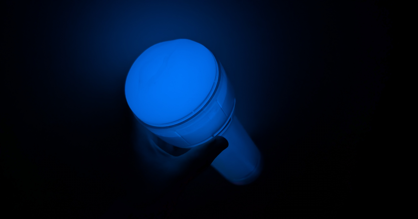 Kiiroo Limited Edition FeelGlow Review- The Glow in the Dark Masturbator