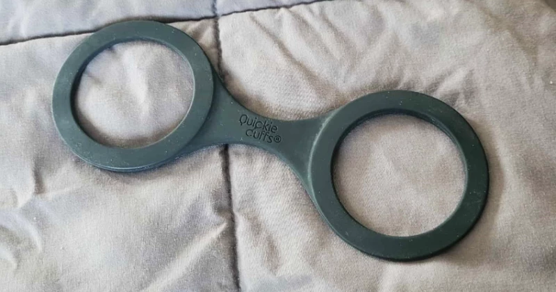 Lovehoney's Quickie Cuffs Review: Strong, Comfortable, and Compact Lovehoney's Quickie Cuffs Review: Strong, Comfortable, and Compact