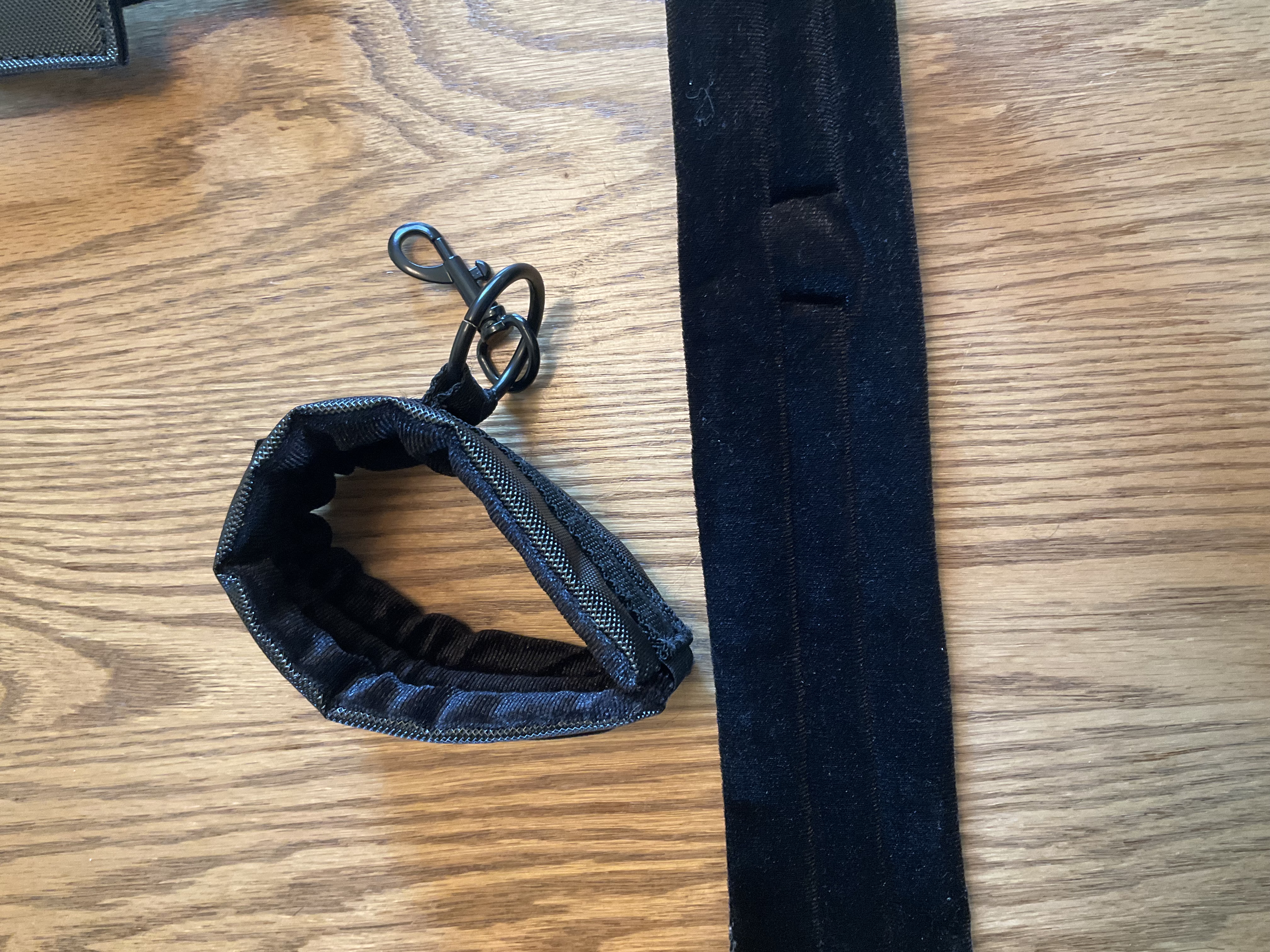 Detail on the cuff fabric and transitions of the CalExotics Boundless Collar Body Restraint. Detail on the cuff fabric and transitions of the CalExotics Boundless Collar Body Restraint.