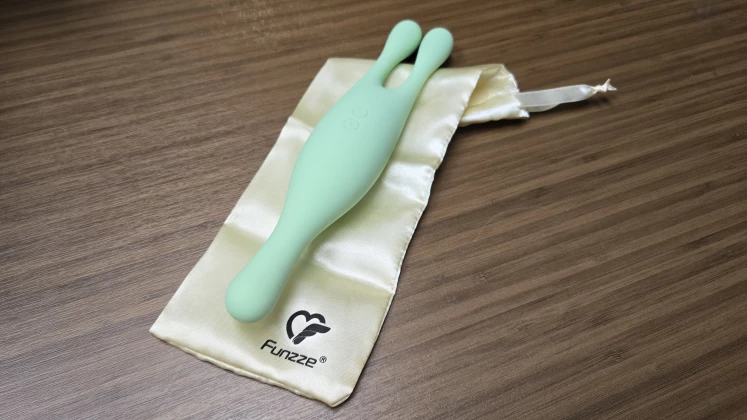 Funzze Double-ended Bunny Vibrator Review: Twice the fun!