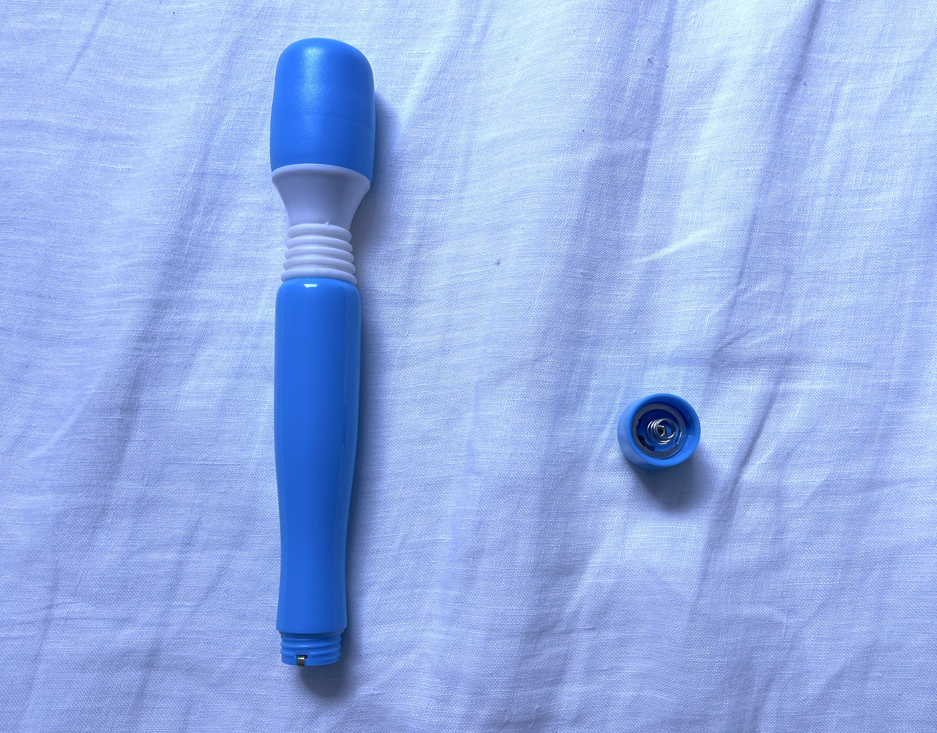 The Pipedream Wanachi Mini Massager with its twist off cap. The Pipedream Wanachi Mini Massager with its twist off cap.