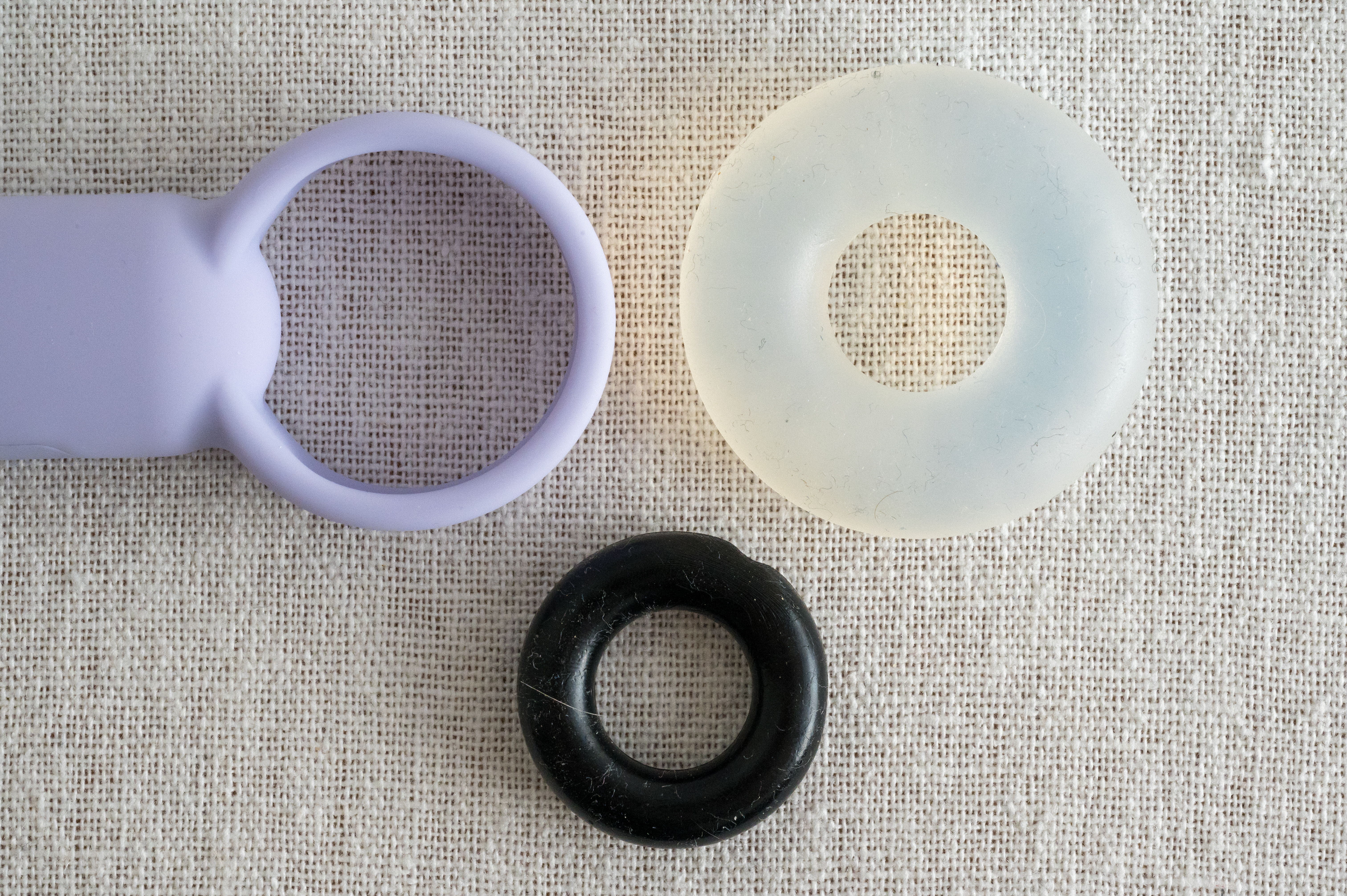 Fit compared to other cockrings we own. Please ignore the dust - it's obvious which one we solely use 😅 Fit compared to other cockrings we own. Please ignore the dust - it's obvious which one we solely use 😅