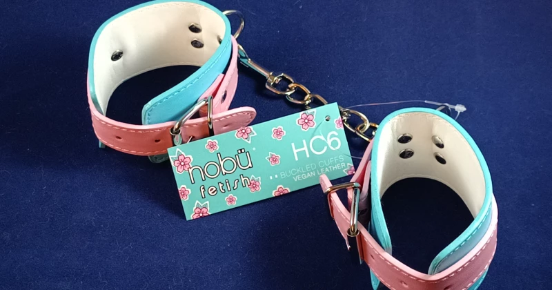 nobü fetish HC6 Cuffs Review: Cuff Me and Pin Me Down!