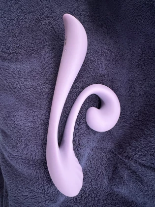 Junibell the Clitoral Kissing Rabbit Vibrator- An intense AND affordable toy