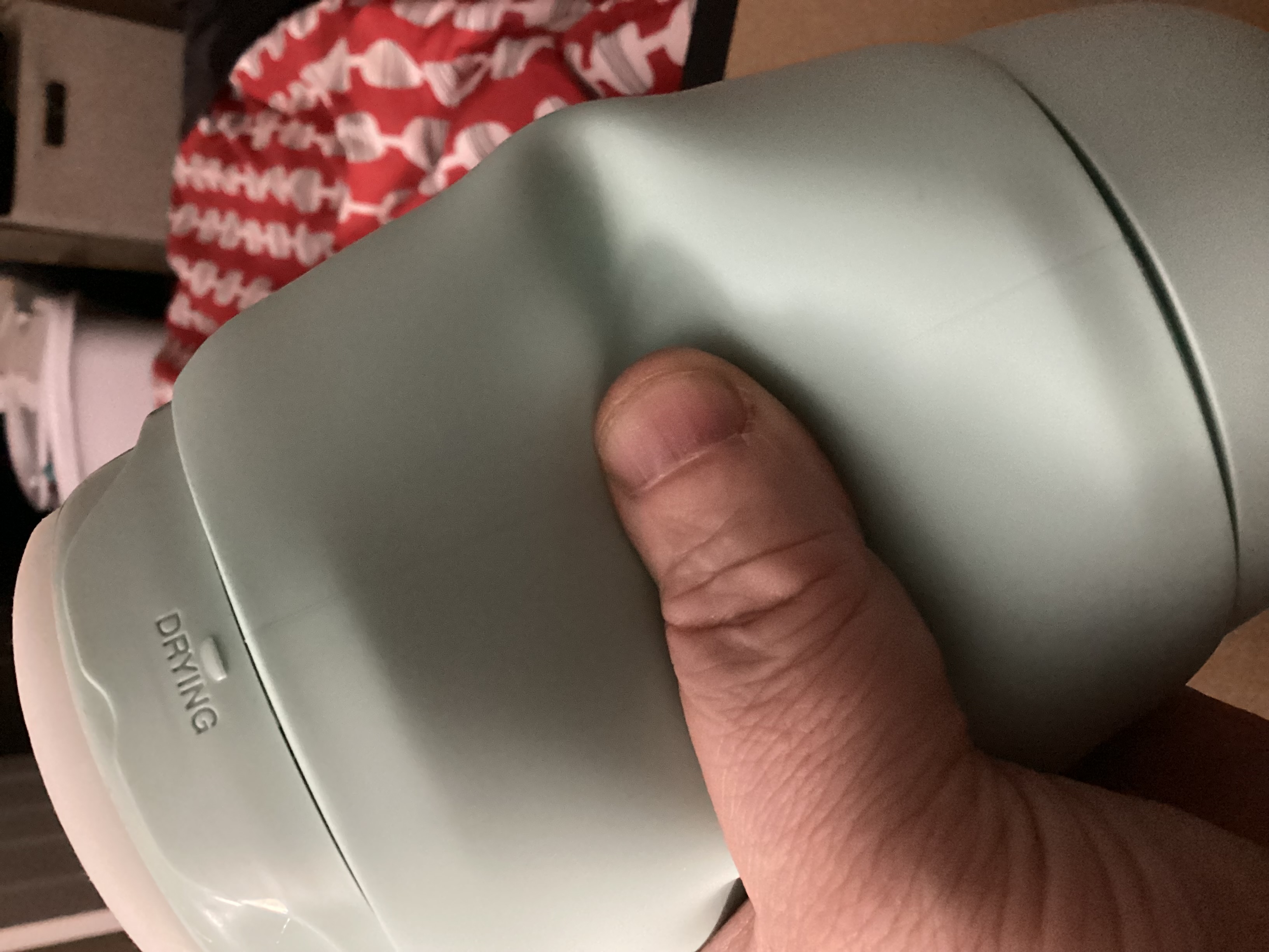 This picture shows how bendable the Tenga Puffy Mint Green Sleeve is. This picture shows how bendable the Tenga Puffy Mint Green Sleeve is.