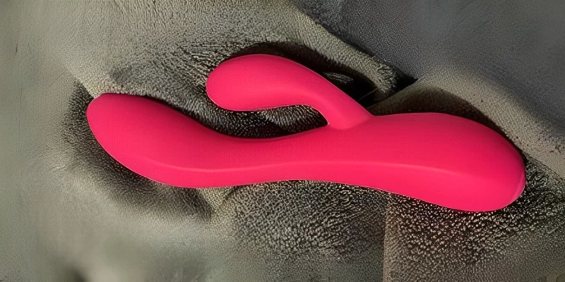 PlusOne Dual Vibrating Massager: Double The Pleasure