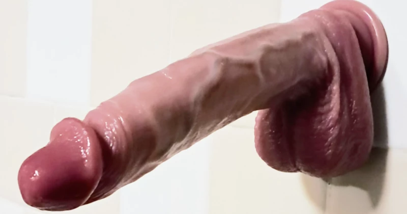 Kissycat's 9-Inch Lifelike Dildo Review: Super Realistic