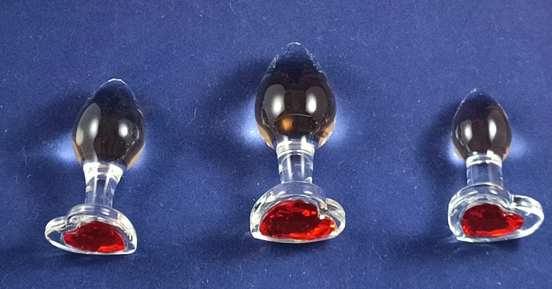Adam & Eve's Red Heart Gem Glass Plug Set Review: Cinderella's Other Glass Slipper ;P