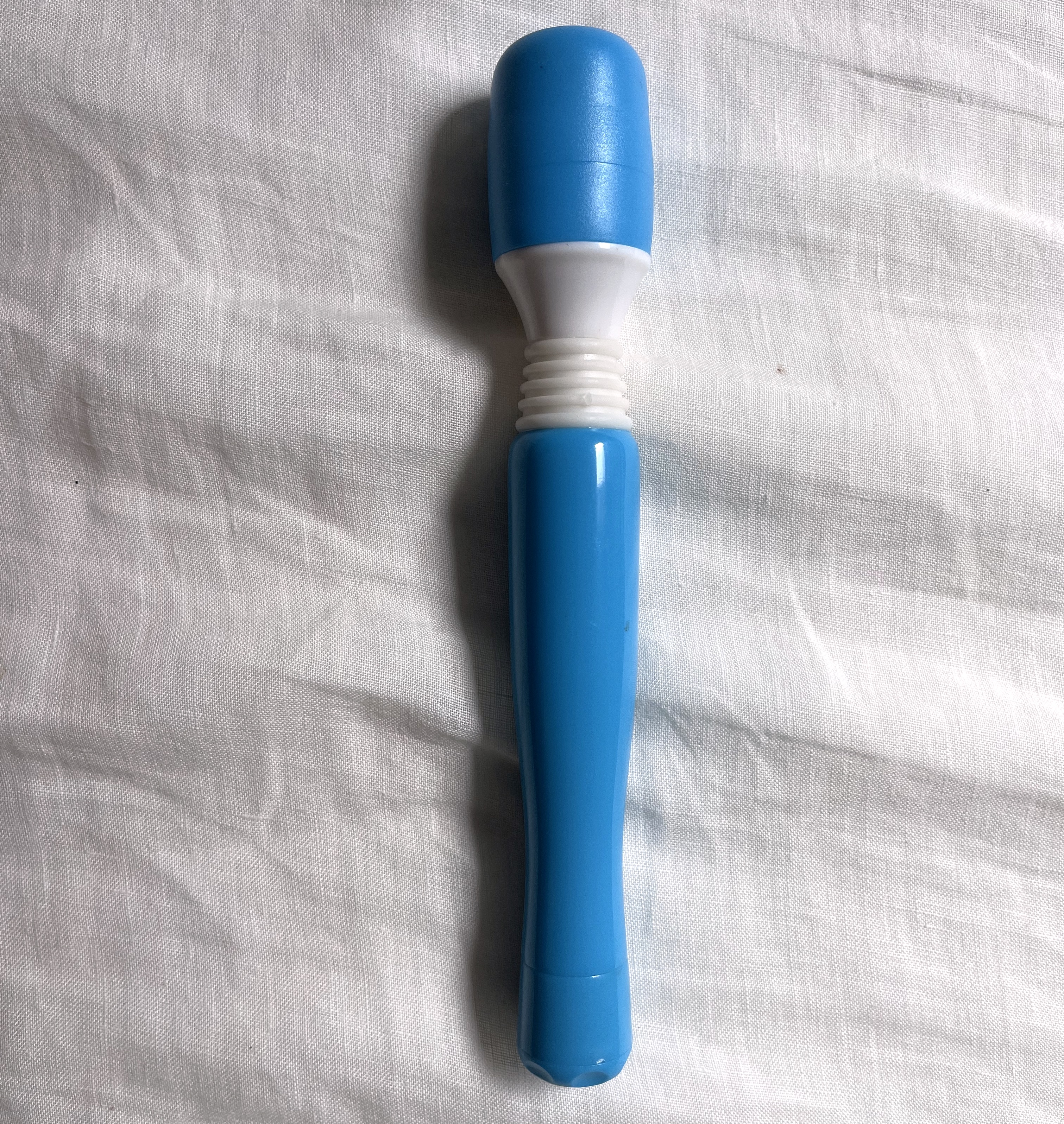 The Pipedream Wanachi Mini Massager in the color blue. The Pipedream Wanachi Mini Massager in the color blue.