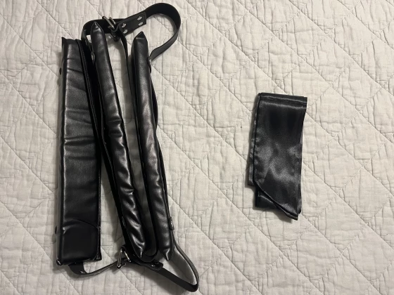 Utimi Restraining Thigh Straps: Sign me up!