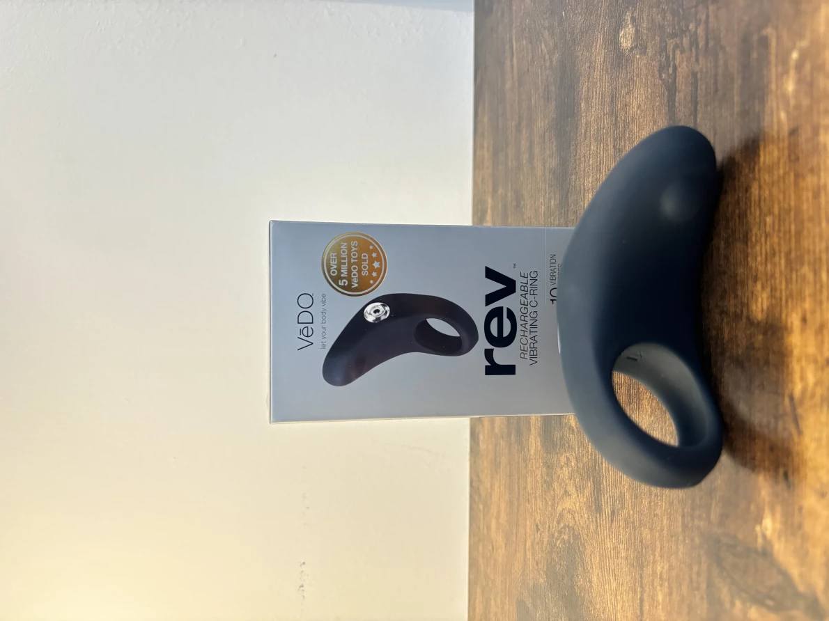 When the Buzz Benefits You Both VeDO Rev in Bed Review - ToyChats When the Buzz Benefits You Both VeDO Rev in Bed Review - ToyChats