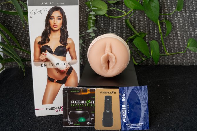 All the materials that come with the Fleshlight Emily Willis Squirt are showcased in the photo.