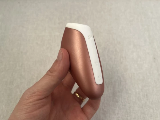 Satisfyer Love Breeze Review - Small but not so mighty 🫣