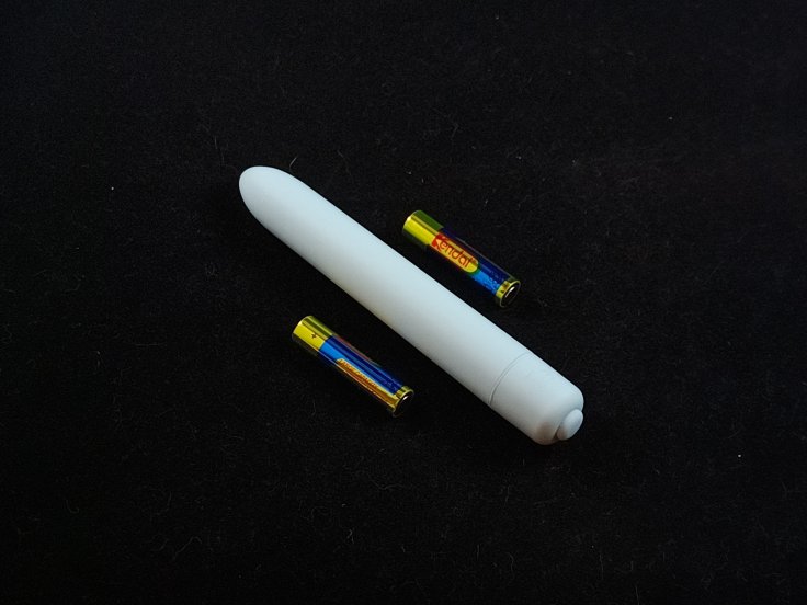 Featured is the Rocks-Off SugarBoo Bullet with batteries next to it for reference. Featured is the Rocks-Off SugarBoo Bullet with batteries next to it for reference.