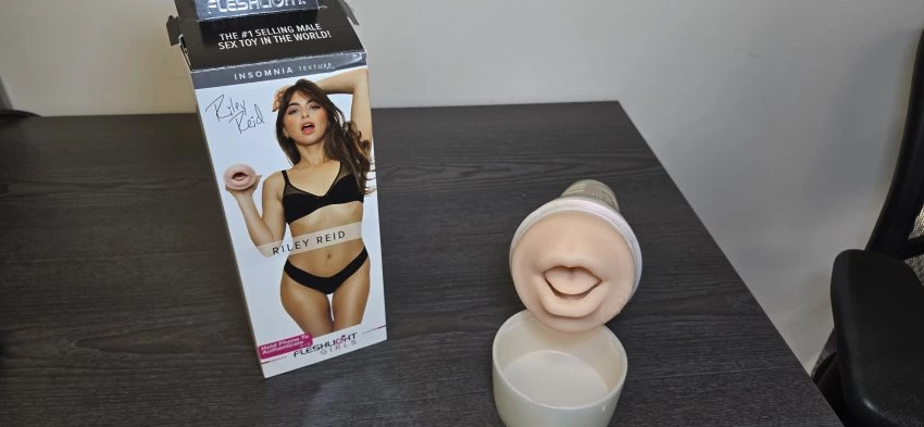 Riley Reid's Insomnia Fleshlight Review - Stayin' Up Late With Riley