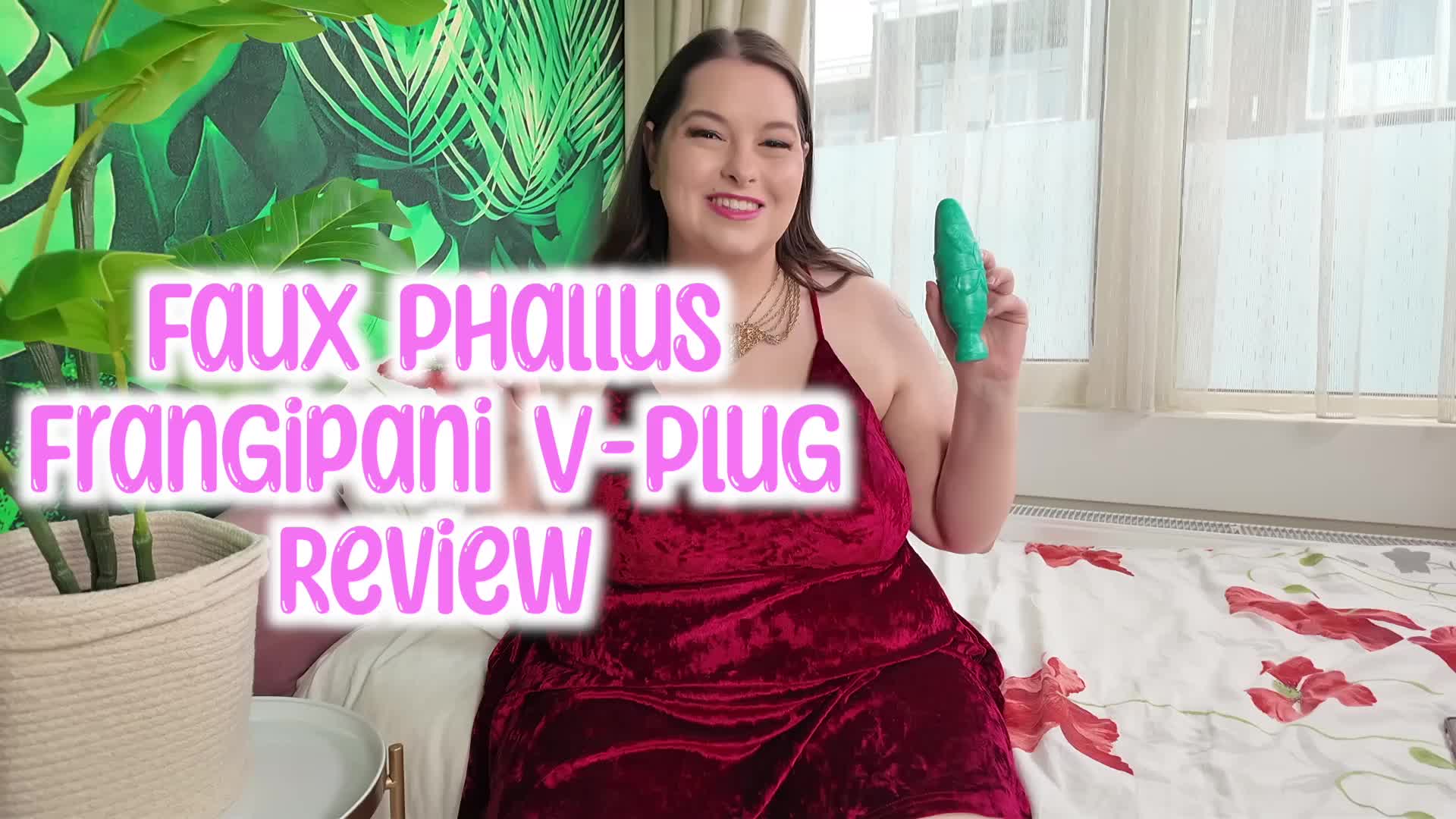 This video features Sydney Screams holding the Faux Phallus Frangipani V-Plug in size extra-small in the color green.
