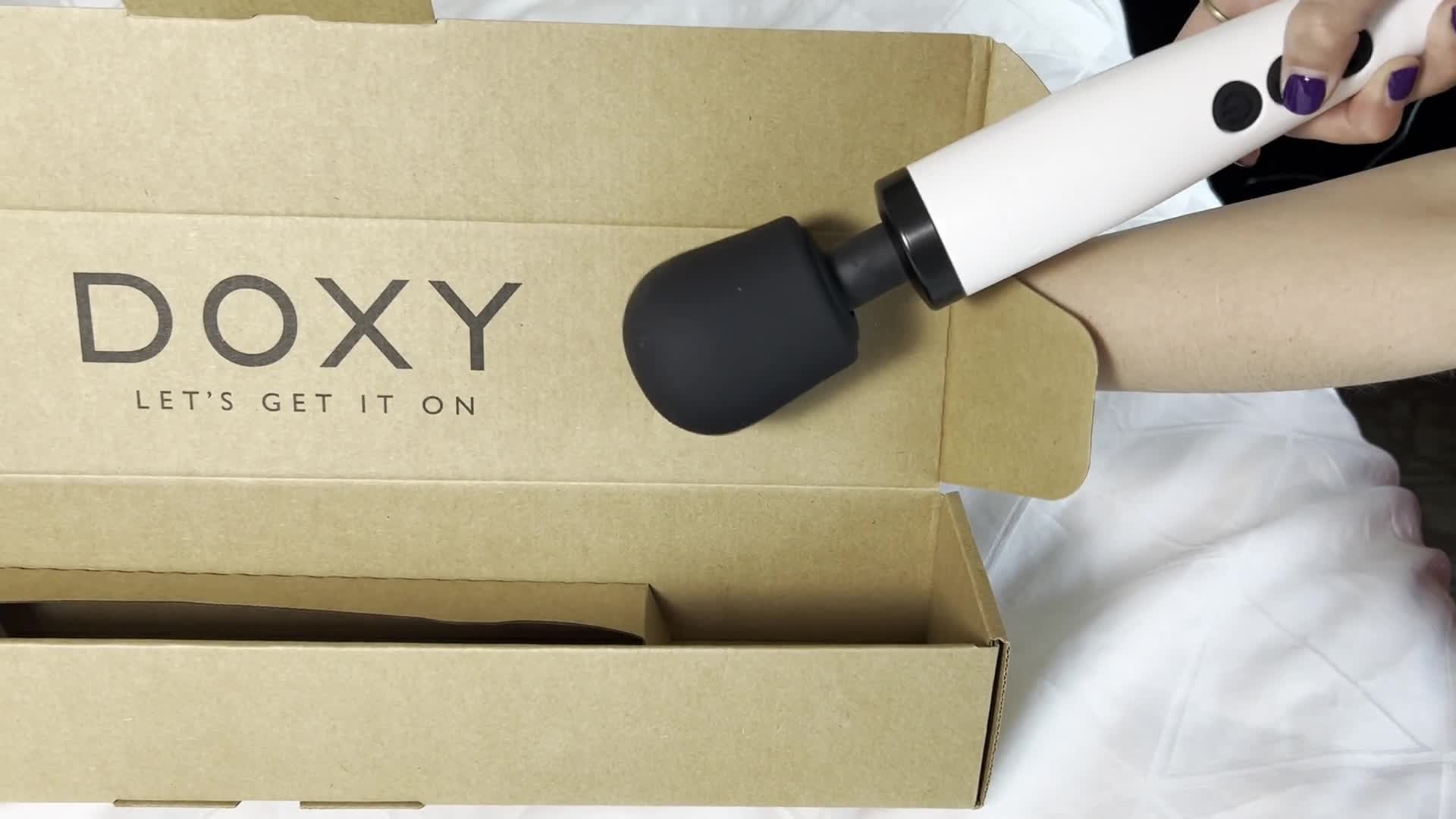 This video shows what the Doxy Original Massager sounds like when tested on its packaging.